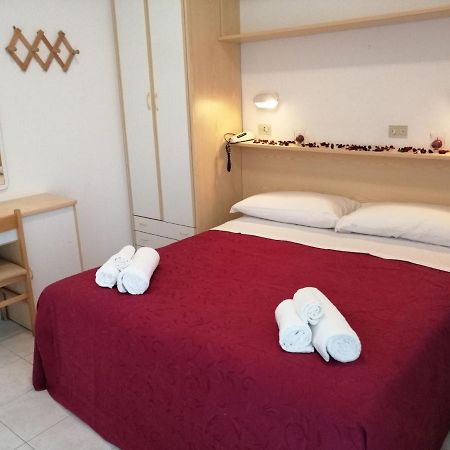 Hotel Alba Римини Екстериор снимка