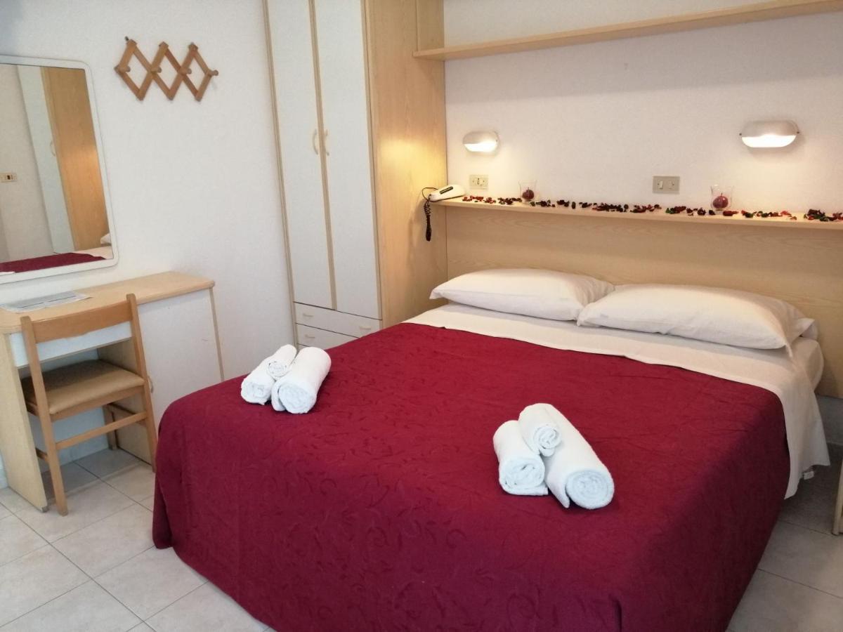 Hotel Alba Римини Екстериор снимка