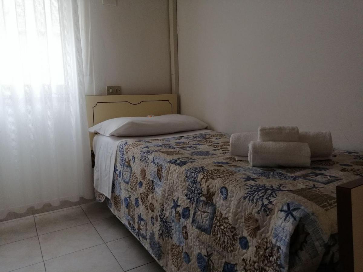 Hotel Alba Римини Екстериор снимка