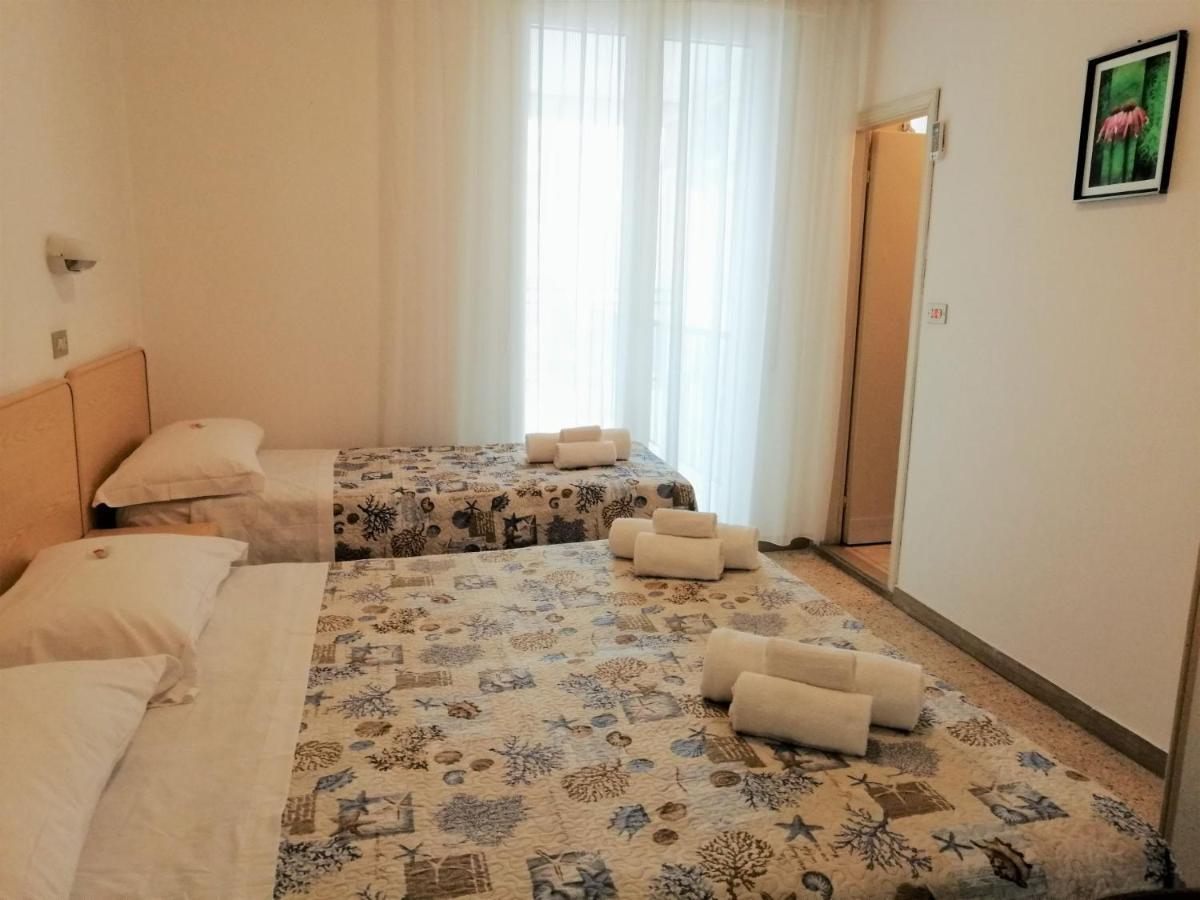 Hotel Alba Римини Екстериор снимка