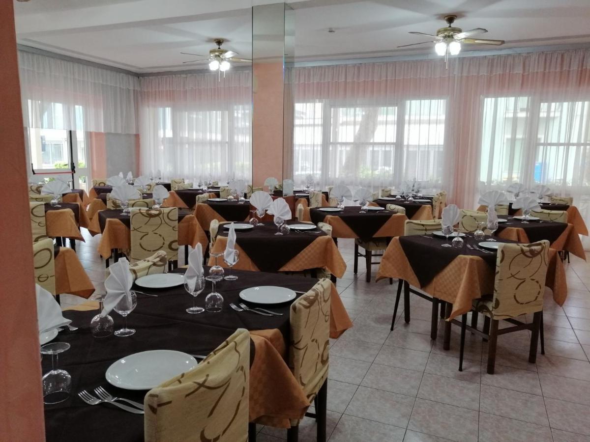 Hotel Alba Римини Екстериор снимка