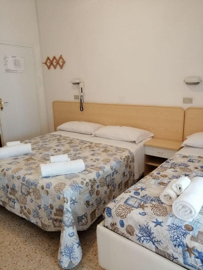 Hotel Alba Римини Екстериор снимка