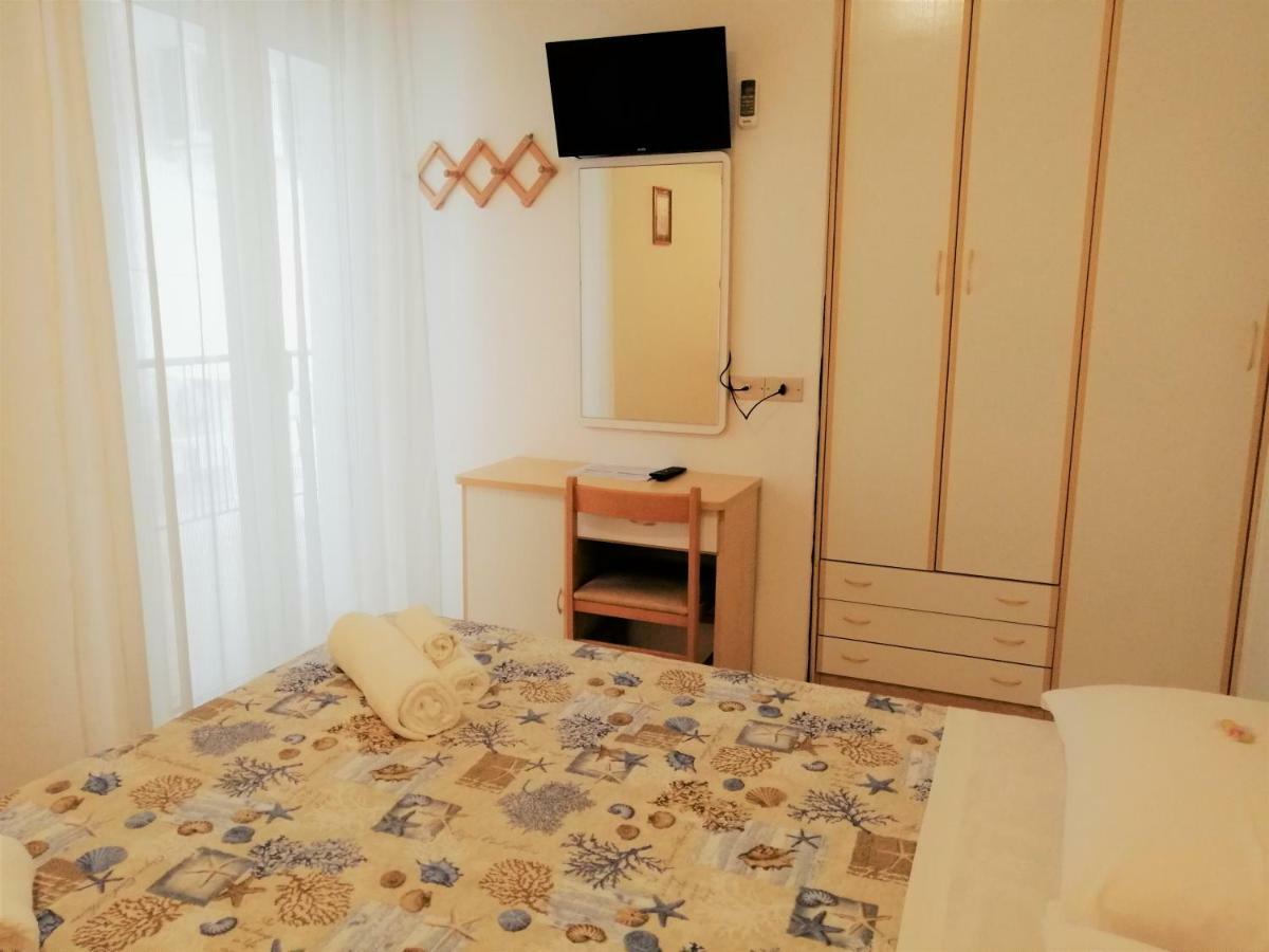 Hotel Alba Римини Екстериор снимка