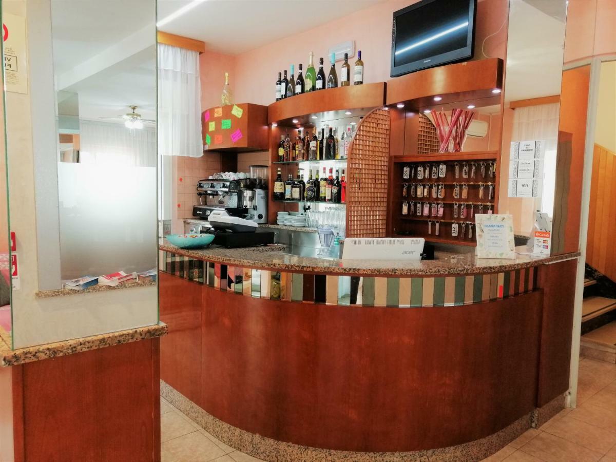 Hotel Alba Римини Екстериор снимка