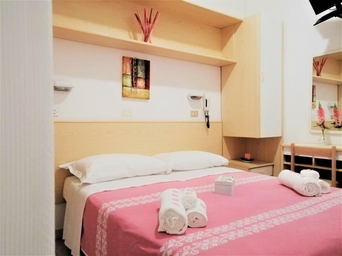 Hotel Alba Римини Екстериор снимка