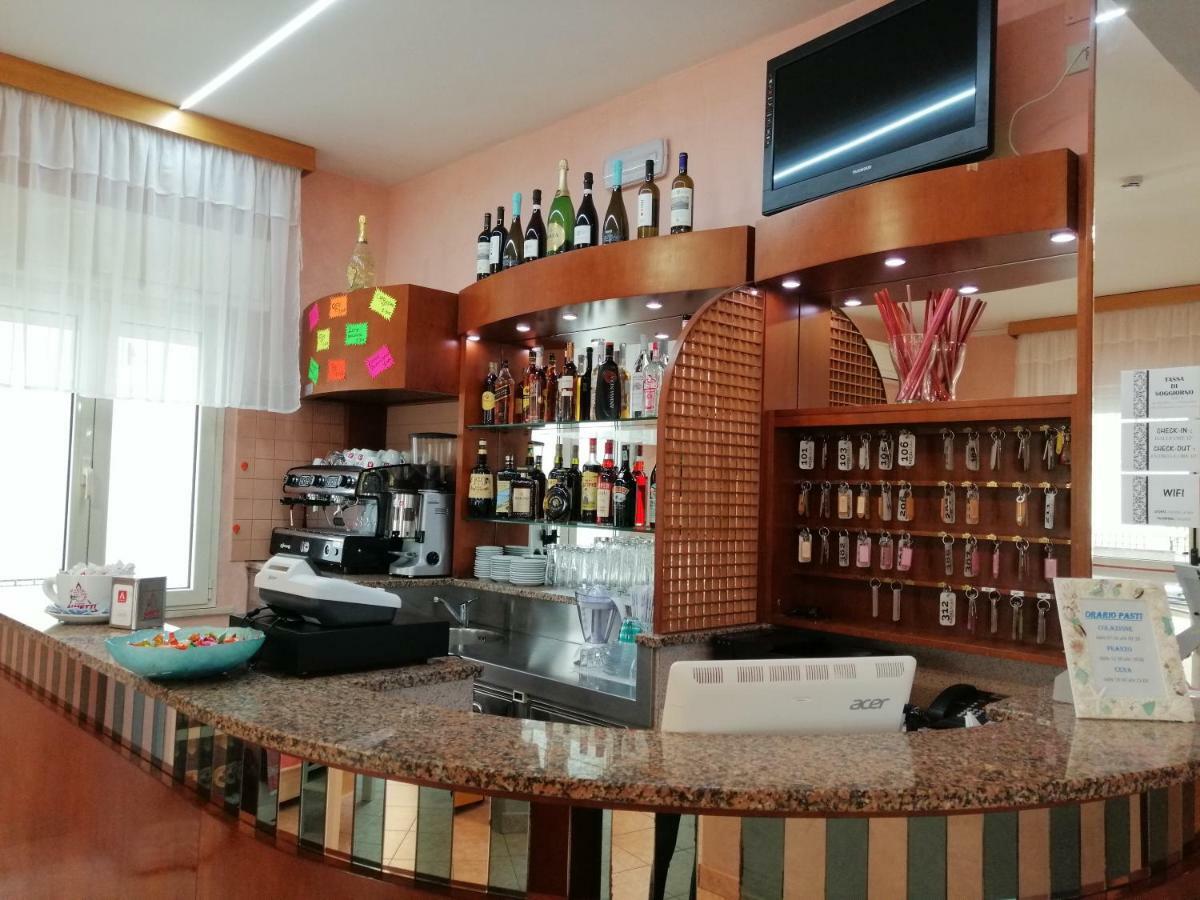 Hotel Alba Римини Екстериор снимка