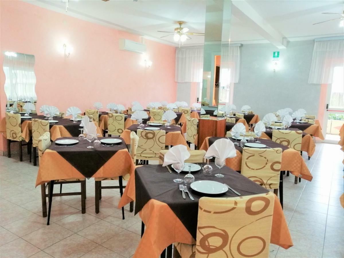 Hotel Alba Римини Екстериор снимка