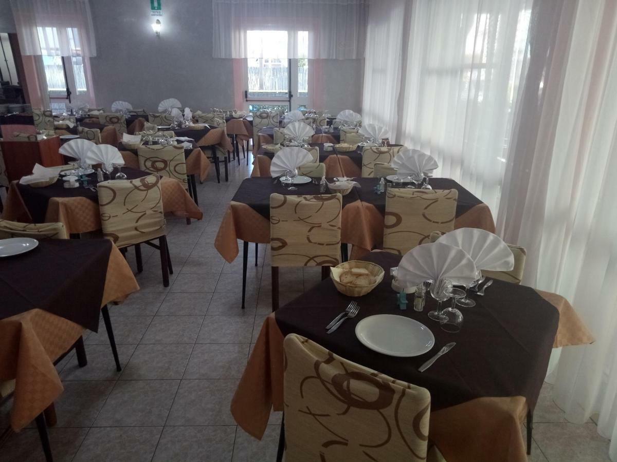 Hotel Alba Римини Екстериор снимка